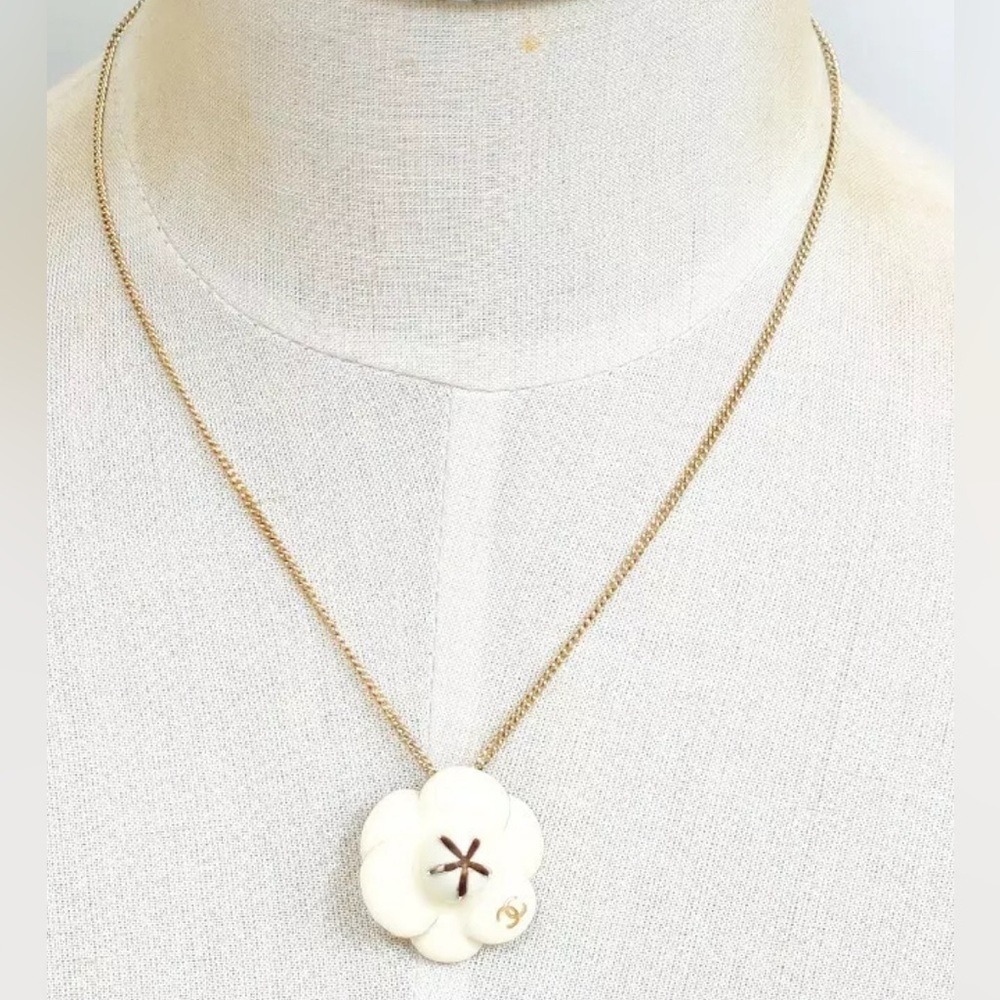 CHANEL White Camellia Flower with Original Chain RARE AUTHENTIC ORIGINAL BOX​ - Picture 6 of 9
